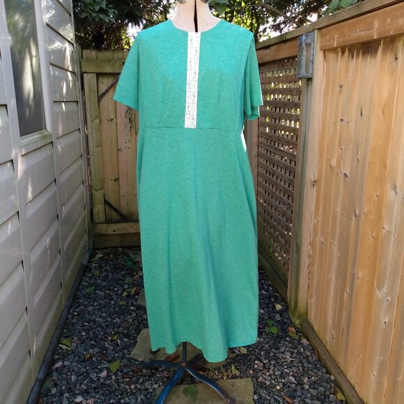 Handmade Green T-Shirt Dress Size Medium Mennonite Cape Prairie - Picture 1 of 12